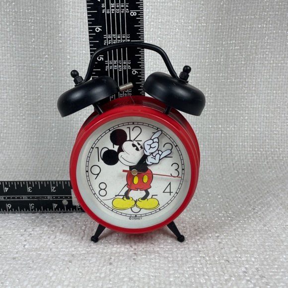 Disney Mickey Mouse Vintage Quartz Movement Clock From The 80's Keeps Good Time - Picture 9 of 11